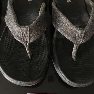 Skechers thong size 7 gray
